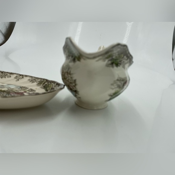 Vintage Johnson Bros England Gravy Boat & Saucer Friendly Village. - Picture 4 of 8